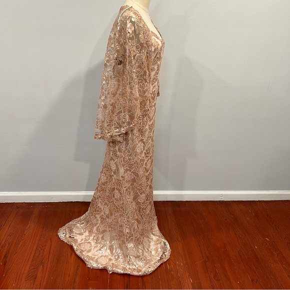 TADASHI SHOJI Peddle Gold Dorine Sequin Embroidered Cape Gown - Reemoly - Picture 16 of 17